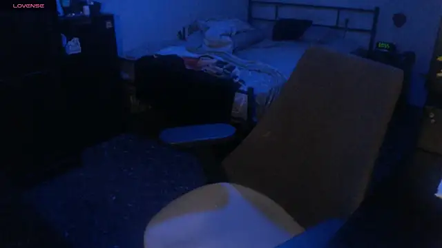 Snapshot of SexxxyLouis chatting on 10-29-25, 09:03 SexxxyLouis online show from 10-29-25, 09:03