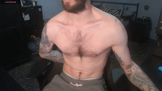 Snapshot of SexxxyLouis chatting on 11-26-25, 10:26 SexxxyLouis online show from 11-26-25, 10:26