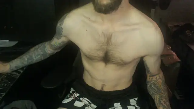 Snapshot of SexxxyLouis chatting on 05-19-26, 07:32 SexxxyLouis online show from 05-19-26, 07:32