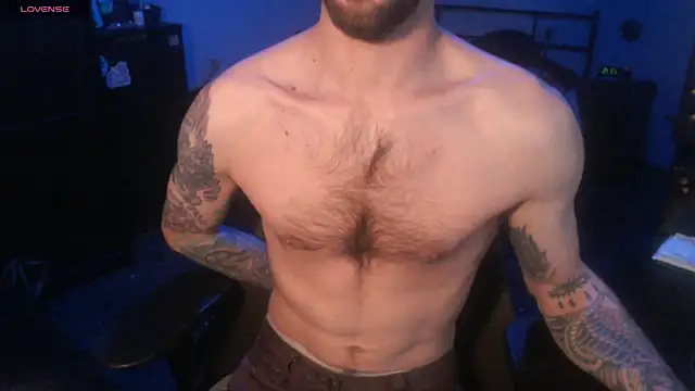 Snapshot of SexxxyLouis chatting on 10-28-25, 01:54 SexxxyLouis online show from 10-28-25, 01:54