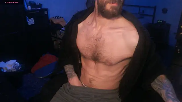 Snapshot of SexxxyLouis chatting on 09-30-25, 08:20 SexxxyLouis online show from 09-30-25, 08:20