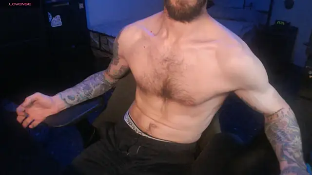 Snapshot of SexxxyLouis chatting on 09-23-25, 11:50 SexxxyLouis online show from 09-23-25, 11:50