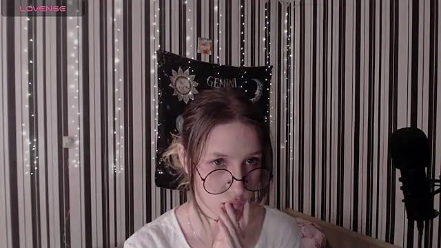  Hanna Moon  online show from 10-12-25, 01:12