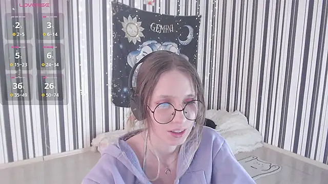  Hanna Moon  online show from 10-18-25, 09:22