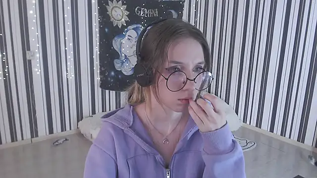  Hanna Moon  online show from 09-29-25, 07:37
