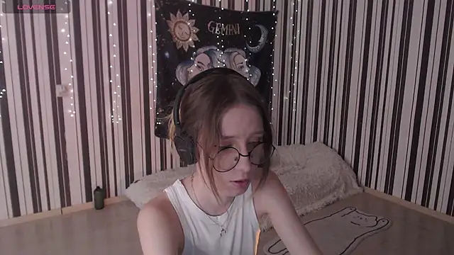  Hanna Moon  online show from 09-19-25, 09:13