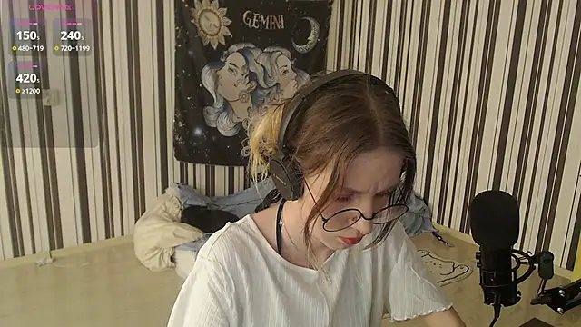 Hanna Moon  online show from 10-03-25, 10:28