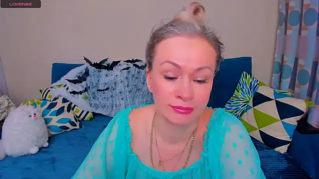 EllenMoore online show from 10-29-25, 03:05