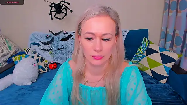 EllenMoore online show from 10-31-25, 03:58