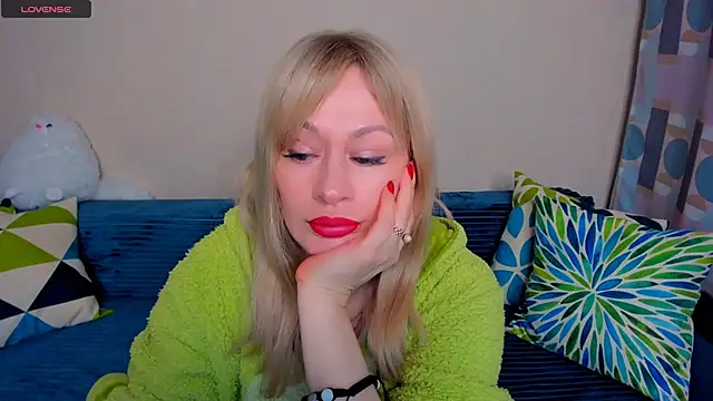 EllenMoore online show from 04-11-26, 03:03