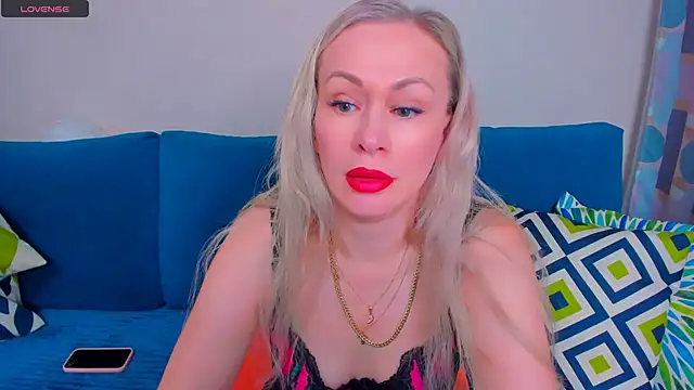 EllenMoore online show from 09-10-25, 03:05