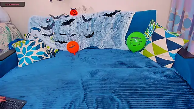 EllenMoore online show from 11-01-25, 03:02