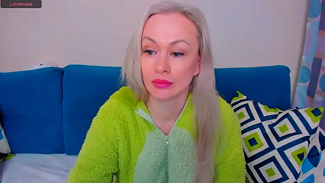 EllenMoore online show from 09-28-25, 03:02