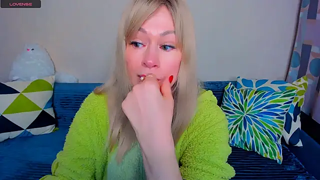 EllenMoore online show from 04-05-26, 03:13