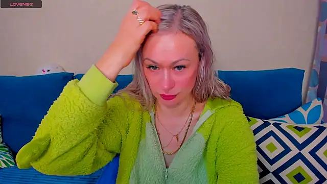 EllenMoore online show from 10-19-25, 03:09