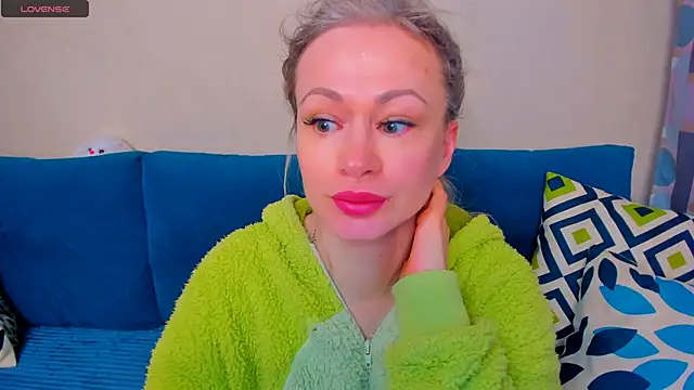 EllenMoore online show from 10-13-25, 03:08