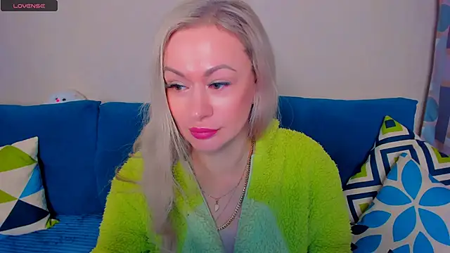 EllenMoore online show from 10-15-25, 03:05