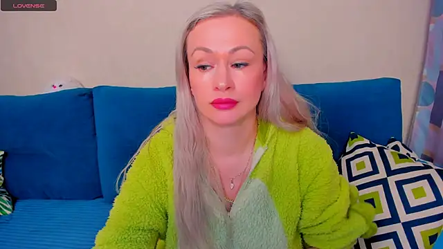 EllenMoore online show from 10-26-25, 03:07