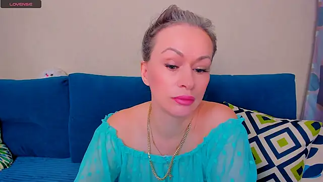 EllenMoore online show from 10-23-25, 03:05