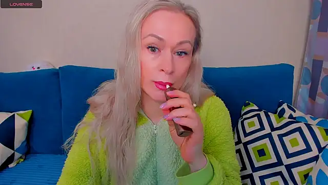 EllenMoore online show from 10-09-25, 03:07