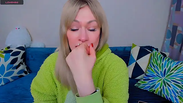 EllenMoore online show from 04-01-26, 03:08