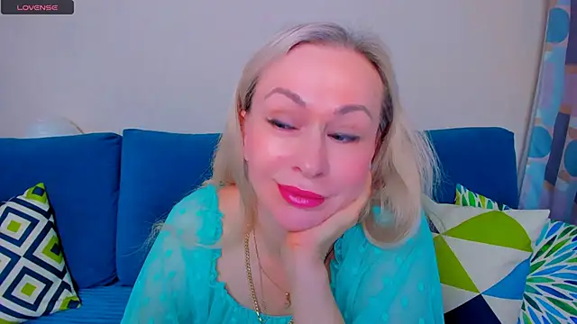 EllenMoore online show from 09-20-25, 03:11