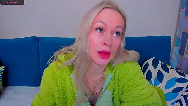 EllenMoore online show from 10-04-25, 03:08