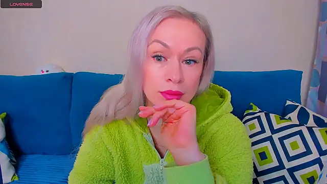 EllenMoore online show from 10-18-25, 03:08