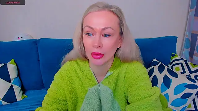 EllenMoore online show from 10-07-25, 03:07