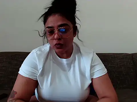 indianishkq7 online show from 12-17-25, 07:57