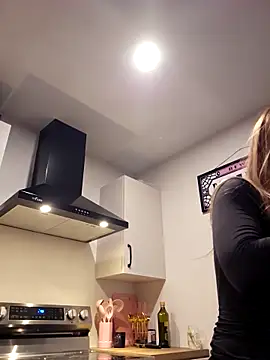 LilyOrion online show from 11-18-25, 12:59