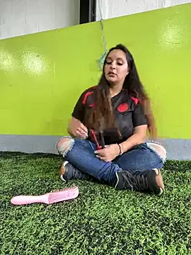 Snapshot of milly_cruz chatting on 06-12-26, 02:37 milly cruz online show from 06-12-26, 02:37