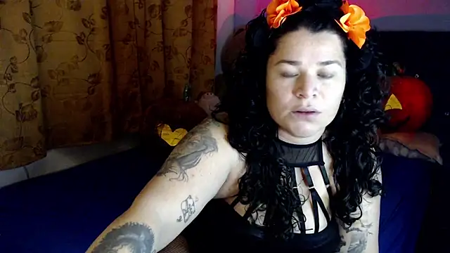 ANGELIQUE KLANE online show from 10-31-25, 05:15