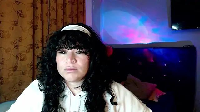 ANGELIQUE KLANE online show from 10-28-25, 05:50