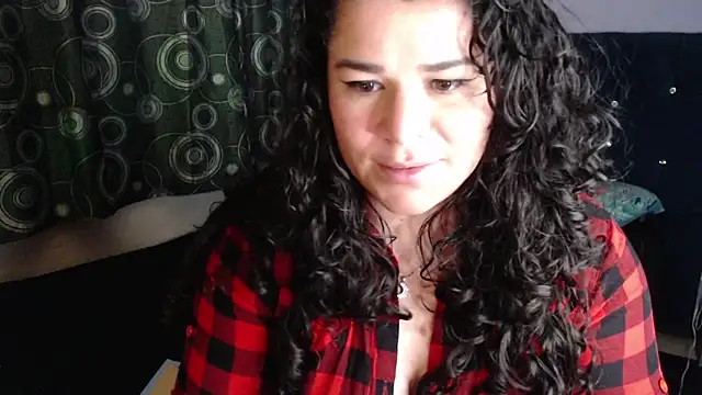 Snapshot of ANGELIQUE_KLANE chatting on 06-11-26, 12:32 ANGELIQUE KLANE online show from 06-11-26, 12:32