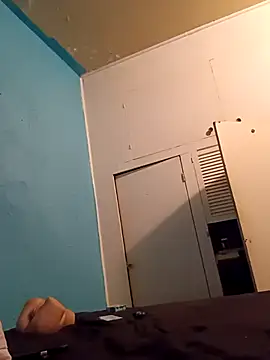 Snapshot of Bwc4u2Ride chatting on 12-18-25, 08:45 Bwc4u2Ride online show from 12-18-25, 08:45