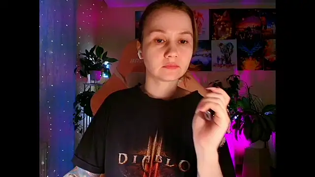 Snapshot of GoodWitch_ chatting on 12-18-25, 07:24 GoodWitch online show from 12-18-25, 07:24