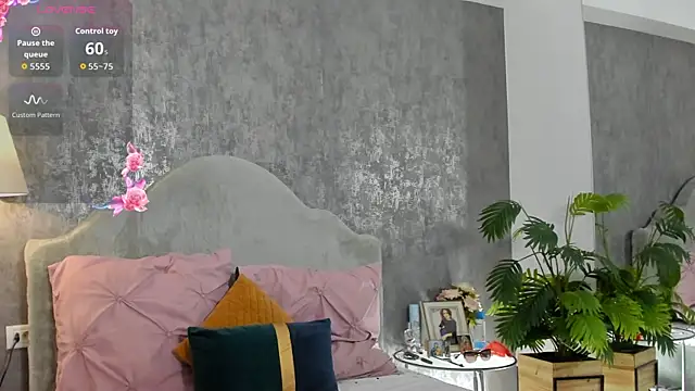 Snapshot of LisaCroft chatting on 05-11-26, 07:21 LisaCroft online show from 05-11-26, 07:21