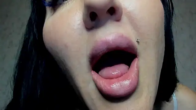 Snapshot of MissGulia chatting on 09-19-25, 03:32 MissGulia online show from 09-19-25, 03:32