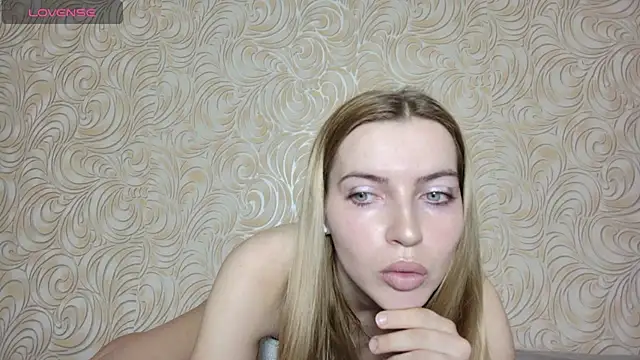Snapshot of JuiliOnesunray chatting on 02-08-25, 03:52 JuiliOnesunray online show from 02-08-25, 03:52