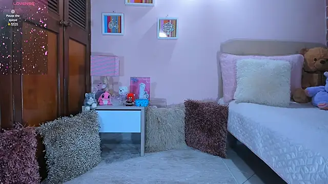 Snapshot of AbrilRussell chatting on 12-03-24, 03:59 AbrilRussell online show from 12-03-24, 03:59