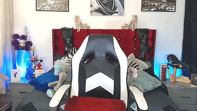 LeilaLopez online show from 03-19-25, 04:57