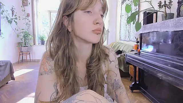 Snapshot of Miranda2_0 chatting on 10-10-25, 06:03 Miranda2 0 online show from 10-10-25, 06:03