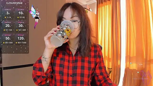 Snapshot of azure_moon2 chatting on 10-06-25, 09:32 azure moon2 online show from 10-06-25, 09:32