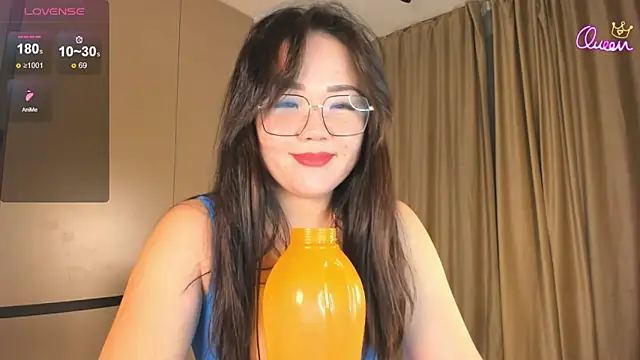 Snapshot of azure_moon2 chatting on 05-26-26, 07:34 azure moon2 online show from 05-26-26, 07:34