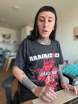 Snapshot of samisamsx chatting on 10-09-25, 01:44 samisamsx online show from 10-09-25, 01:44