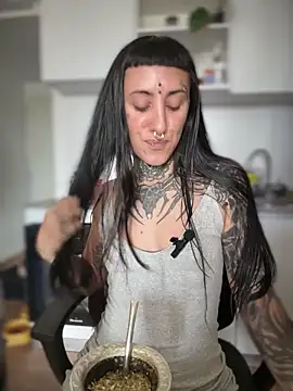 Snapshot of samisamsx chatting on 12-16-25, 04:33 samisamsx online show from 12-16-25, 04:33