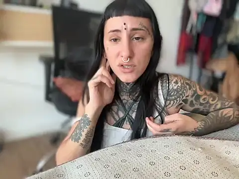 Snapshot of samisamsx chatting on 10-08-25, 06:19 samisamsx online show from 10-08-25, 06:19