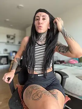 Snapshot of samisamsx chatting on 10-10-25, 03:46 samisamsx online show from 10-10-25, 03:46