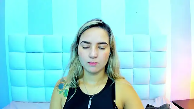 teresasroom  online show from 10-02-25, 01:47